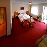 Hotel Haus Wiesengrund 4*