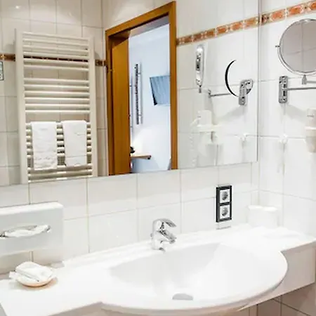 Haus Wiesengrund מלון 4*
