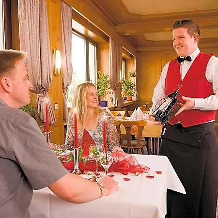 Haus Wiesengrund Hotel 4*