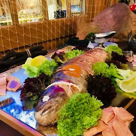 Haus Wiesengrund فندق 4*